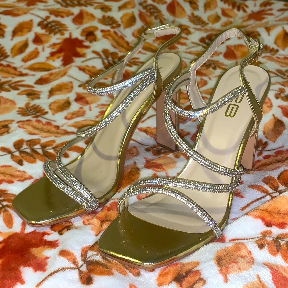 Gold, sparkly Heels from Windsor!!!